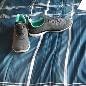 Sketches shoes sz 9 1/2